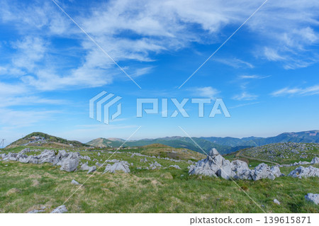 四國喀斯特的空中之路和喀斯特高原的壯麗景色 四國喀斯特的空中之路和喀斯特高原的壯麗景色 139615871