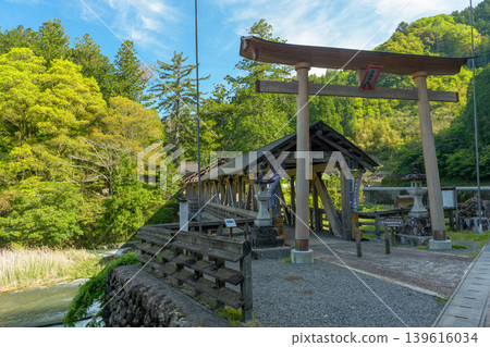 A view of the approach to Mishima Shrine and the wooden bridge in Yusuhara Town, Kochi Prefecture. A view of the approach to Mishima Shrine and the wooden bridge in Yusuhara Town, Kochi Prefecture. 139616034