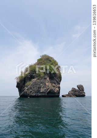 Phi Phi Island in Thailand, islands in the ocean 139616653