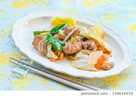 Stir-fried chicken with seasoned vegetables Stir-fried chicken with seasoned vegetables 139616919