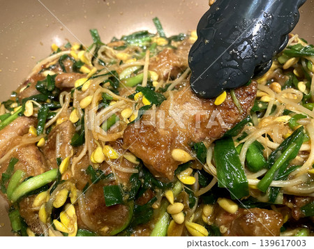 Stir-fried liver and chives (chives, bean sprouts, and bean sprouts) Stir-fried liver and chives (chives, bean sprouts, and bean sprouts) 139617003