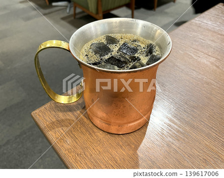 銅杯裡的冰咖啡 銅杯裡的冰咖啡 139617006