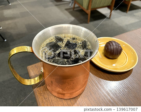 銅杯裡的冰咖啡 139617007