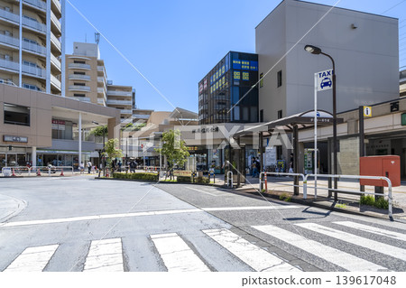 Urban scenery of the rotary in front of Nishi-Ōi Station 139617048
