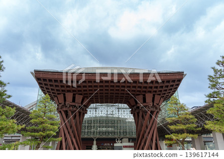 Red pillar 139617144