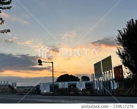 美麗的夕陽天空 美麗的夕陽天空 139617276