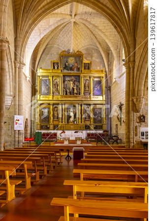 Fromista Romanesque church interior with golden altarpiece 139617817