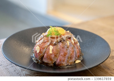 適合拍照上傳到Instagram的烤牛肉碗 適合拍照上傳到Instagram的烤牛肉碗 139617859