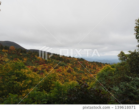Mount Kurikoma in early October (Ichinoseki City, Iwate Prefecture; Kurihara City, Miyagi Prefecture; Higashinaruse Village, Akita Prefecture) Mount Kurikoma in early October (Ichinoseki City, Iwate Prefecture; Kurihara City, Miyagi Prefecture; Higashinaruse Village, Akita Prefecture) 139618071