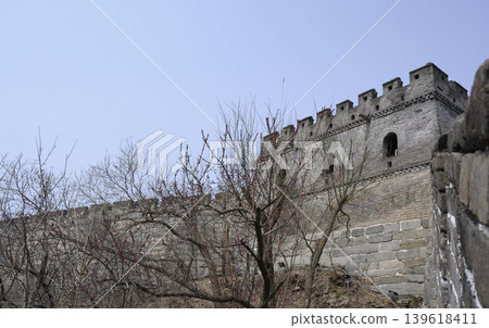 View of the tower of Great Wall of China in the mountains in Mutianyu district, China 139618411