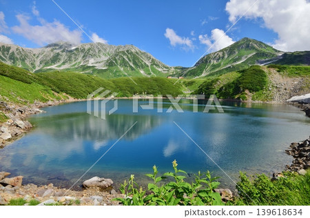 The breathtaking summer scenery of the Tateyama Alpine Mountains The breathtaking summer scenery of the Tateyama Alpine Mountains 139618634