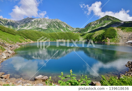 The breathtaking summer scenery of the Tateyama Alpine Mountains The breathtaking summer scenery of the Tateyama Alpine Mountains 139618636
