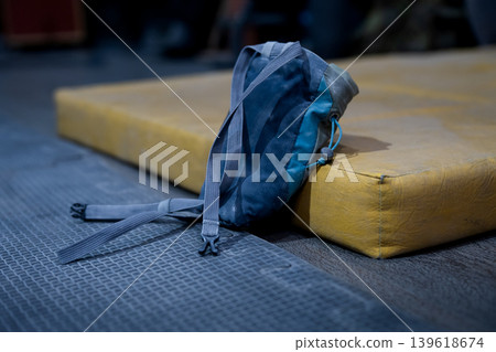 Blue climbing chalk bag . Essential rock climbing accessory used for holding magnesia to keep hands dry during climbing, bouldering, or indoor gym training. Blue climbing chalk bag . Essential rock climbing accessory used for holding magnesia to keep hands dry during climbing, bouldering, or indoor gym training. 139618674