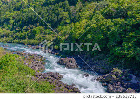 The spectacular scenery of Yaotodoro Gorge and the Shimanto River system in Yusuhara Town, Kochi Prefecture The spectacular scenery of Yaotodoro Gorge and the Shimanto River system in Yusuhara Town, Kochi Prefecture 139618715