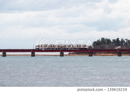 [Miyamai Line] Early morning empty train crossing the Yuragawa Bridge 139619239