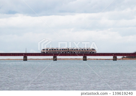 [Miyamai Line] Early morning empty train crossing the Yuragawa Bridge 139619240