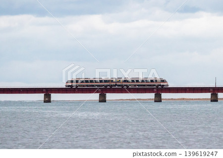 [Miyamai Line] Early morning empty train crossing the Yuragawa Bridge 139619247