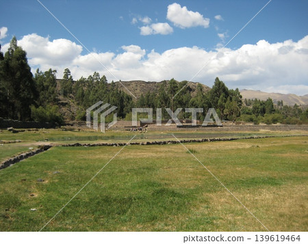 秘魯拉奇遺址展現的寧靜景色。 秘魯拉奇遺址展現的寧靜景色。 139619464