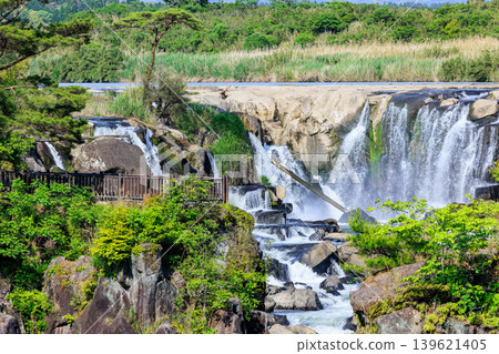 Sogi Falls: A stunning photo from a different angle, captured with a telephoto lens from the new observation deck. Sogi Falls: A stunning photo from a different angle, captured with a telephoto lens from the new observation deck. 139621405