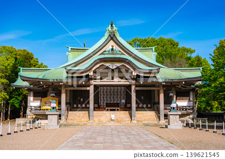 The main hall of Toyokuni Shrine, a power spot for career advancement and good fortune, located within Osaka Castle Park in Osaka City, Osaka Prefecture. The main hall of Toyokuni Shrine, a power spot for career advancement and good fortune, located within Osaka Castle Park in Osaka City, Osaka Prefecture. 139621545