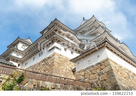 The impressive view of Himeji Castle's keep complex and its sturdy stone walls (Himeji City, Hyogo Prefecture) 139622153