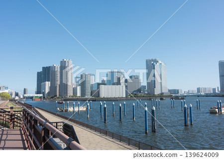 A fusion of tradition and modernity: Houseboats moored on the riverside of Etchujima and the city skyline. A fusion of tradition and modernity: Houseboats moored on the riverside of Etchujima and the city skyline. 139624009