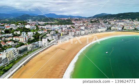 Stunning Aerial View of a Scenic Coastal City Featuring Beautiful Beach and Turquoise Waters Stunning Aerial View of a Scenic Coastal City Featuring Beautiful Beach and Turquoise Waters 139624771