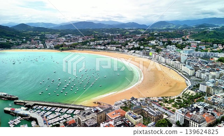 A Stunning Aerial View Showcasing a Beautiful Beach and the Charming Town Adjacent to It A Stunning Aerial View Showcasing a Beautiful Beach and the Charming Town Adjacent to It 139624825