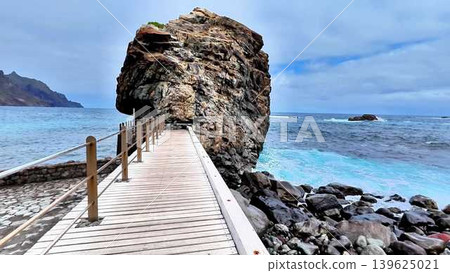 Enjoy a stunning coastal view with a charming promenade and rocky outcrop, simply breathtaking 139625021