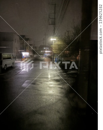 雨後的夜路 雨後的夜路 139625282