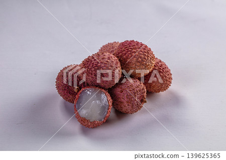 Tropical sweet juicy lichee fruit Tropical sweet juicy lichee fruit 139625365