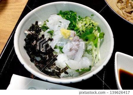 在八雲辰的故鄉－出雲蕎麥麵館，享用美味的魷魚飯… 139626417