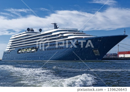 The cruise ship Luminara made its first port call at Hakata Port. The cruise ship Luminara made its first port call at Hakata Port. 139626643