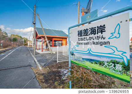 青森縣八戶市JR八戶線種佐海岸站月台的景象。 139626955