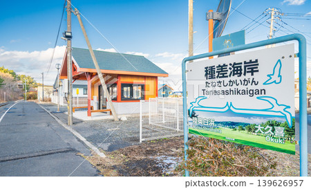 A view of the Tanesashi Coast Station building on the JR Hachinohe Line in Aomori Prefecture, Hachinohe City. 139626957