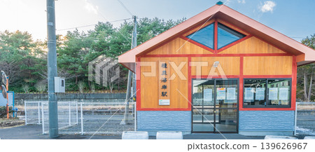 青森縣八戶市JR八戶線種佐海岸站月台的景象。 青森縣八戶市JR八戶線種佐海岸站月台的景象。 139626967