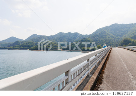 Suimei Lake in midsummer, Kojiya Dam, Suio Bridge Suimei Lake in midsummer, Kojiya Dam, Suio Bridge 139627137