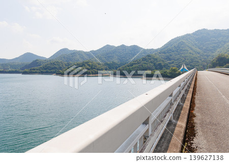 Suimei Lake in midsummer, Kojiya Dam, Suio Bridge Suimei Lake in midsummer, Kojiya Dam, Suio Bridge 139627138
