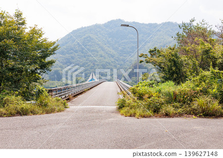 Suimei Lake in midsummer, Kojiya Dam, Suio Bridge Suimei Lake in midsummer, Kojiya Dam, Suio Bridge 139627148