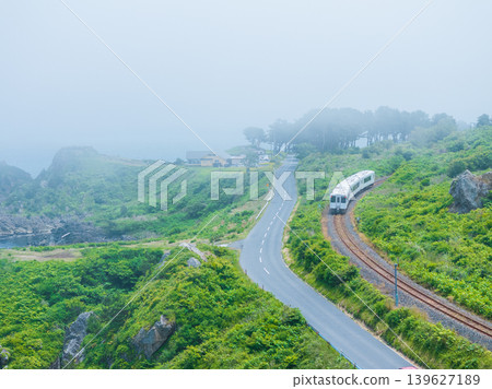 Tohoku Emotion - Hachinohe City, Aomori Prefecture: Running along the misty Tanesashi Coast 139627189