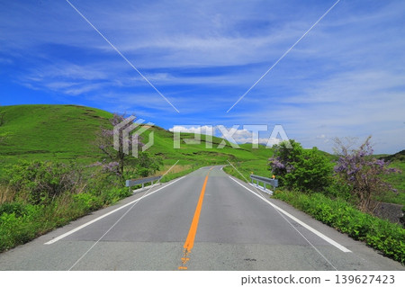The magnificent grasslands of Kuju-Aso National Park The magnificent grasslands of Kuju-Aso National Park 139627423