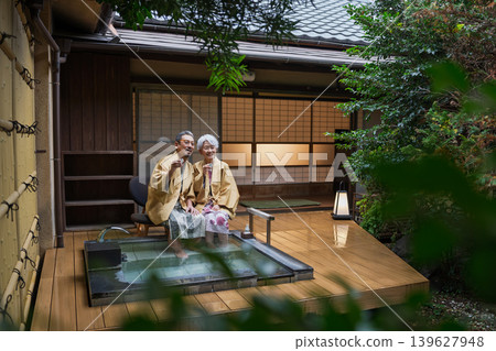 Hot spring, open-air bath, senior couple, photography cooperation: Ito Ryokuyoku Hot spring, open-air bath, senior couple, photography cooperation: Ito Ryokuyoku 139627948