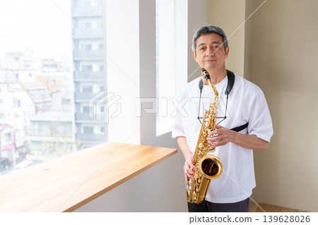 Senior men playing musical instruments 139628026