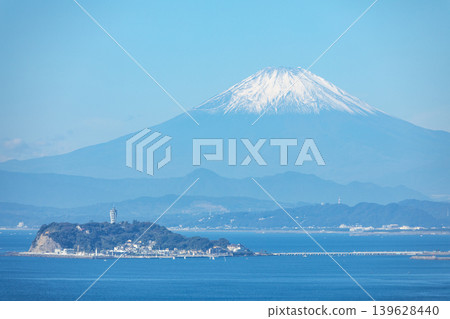 從逗子廣山公園眺望江之島和富士山 139628440