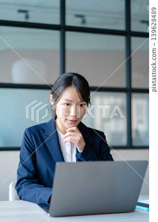 Business woman doing work Business woman doing work 139628489
