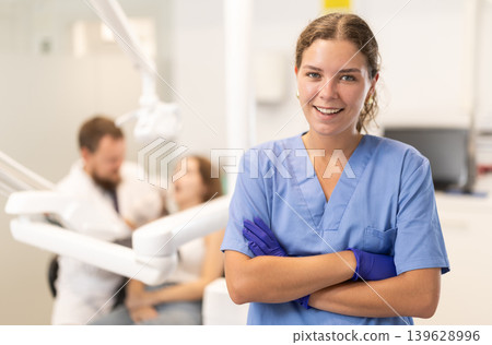 Female dentist invites you to visit dental clinic 139628996