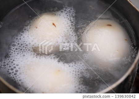 Boiling peeled taro roots. Boiling peeled taro roots. 139630842