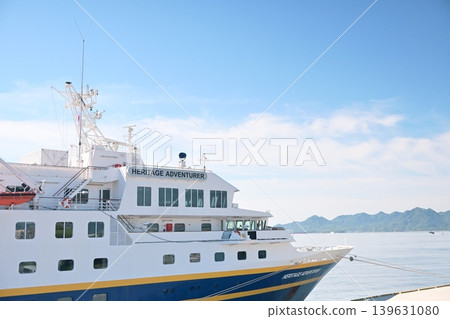 Perfect weather for a cruise! Let's go on a luxurious sea voyage! Perfect weather for a cruise! Let's go on a luxurious sea voyage! 139631080