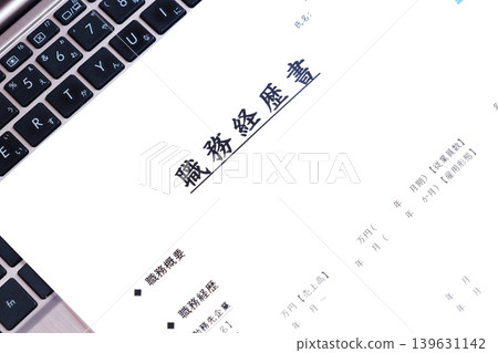 準備好履歷,以便辭職並開始尋找新工作。 準備好履歷,以便辭職並開始尋找新工作。 139631142