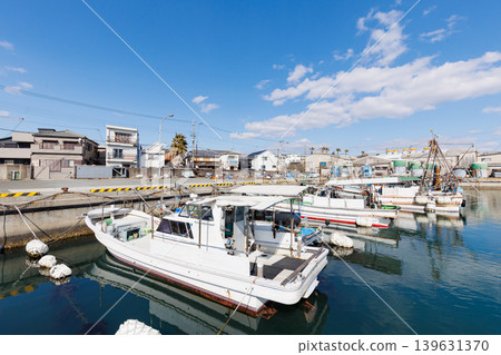 Eigashima Port on a sunny day (Akashi City, Hyogo Prefecture) Eigashima Port on a sunny day (Akashi City, Hyogo Prefecture) 139631370